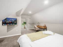 5BR Boho Home with Free Parking