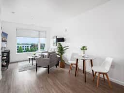 The Modern Chic 1BR Executive Suite l 24/7 Gym