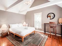 1192 Bruck - The Vintage Getaway - 3 Bedrooms - Columbus!