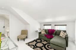 Stylish walk-up near Downtown!