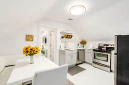Stylish walk-up near Downtown!