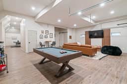 The Distillery - Golf Sim, Hot Tub, Game Room