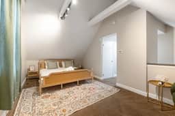Nightingale Cottage - Near NCH!