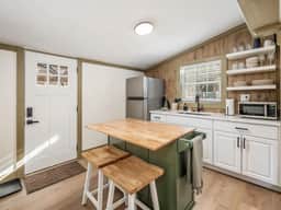 Valley View Cabins: Pickleball, Hot tubs, Tra