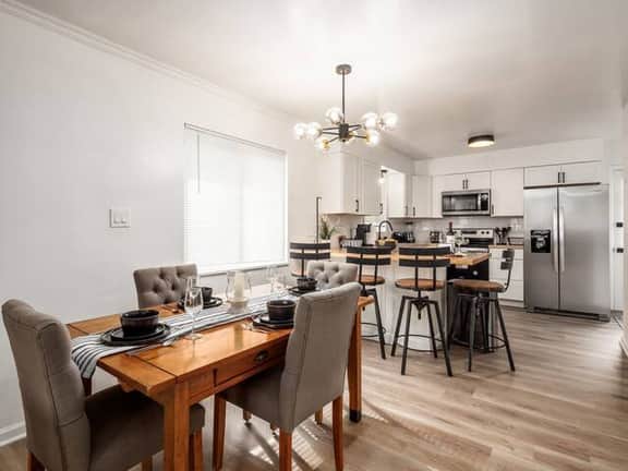 The House of Cards - Beautiful Home in Columb