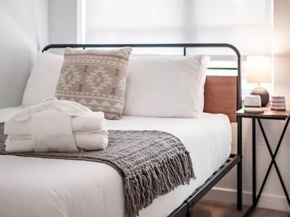 Pretty Pink & Gray 1BR Suite in Heart of Col