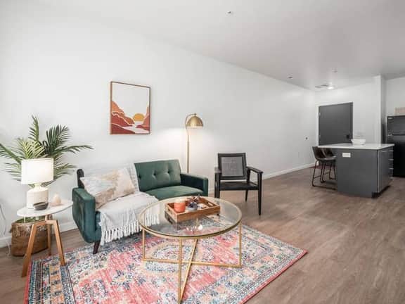 El Traditional 1BR Suite - Free Parking