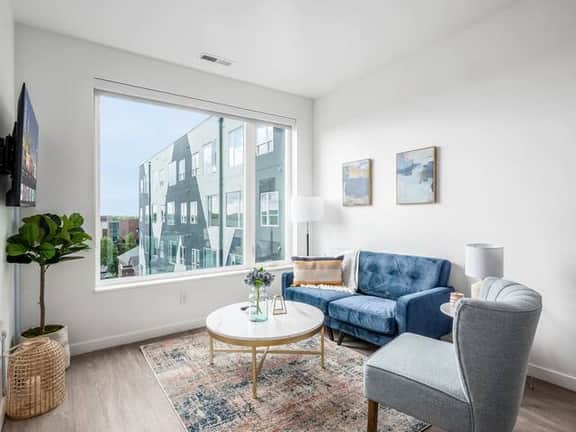 Lovely Blue Seas Suite in Heart of Col l 24/7 Gy