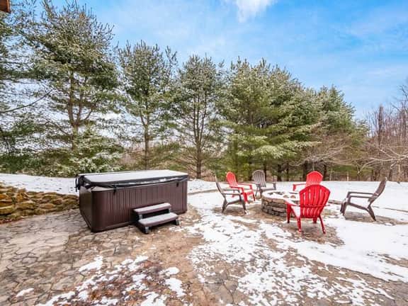 Sugar Grove Retreat - Hot Tub - Hocking Hills!