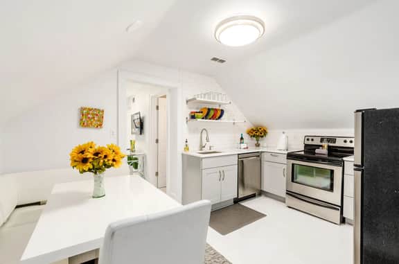 Stylish walk-up near Downtown!