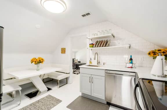 Stylish walk-up near Downtown!