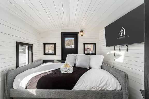 The Caboose + Pickleball, Hot Tub, Priva