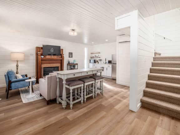 The Nest: Pickleball Court, Hot Tub, Hiking