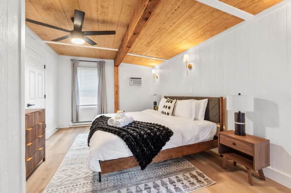 White Lantern Cabin: Pickleball &