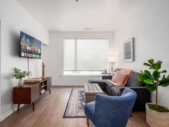 Pretty Pink & Gray 1BR Suite in Heart of Col