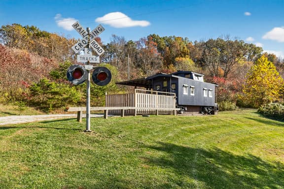 The Caboose + Pickleball, Hot Tub, Priva