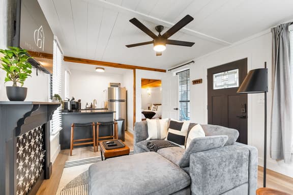 White Lantern Cabin: Pickleball &