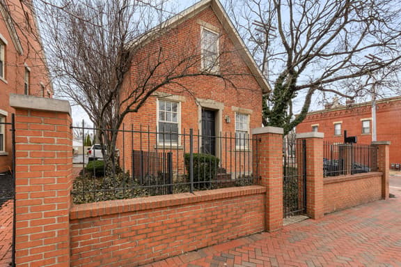 Nightingale Cottage - Near NCH!